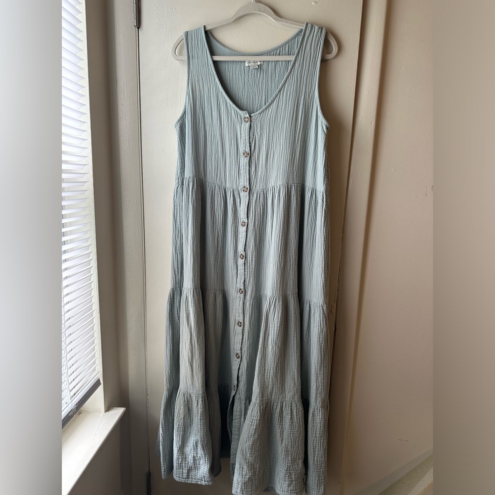 Peyton & List long tiered sleeveless dress